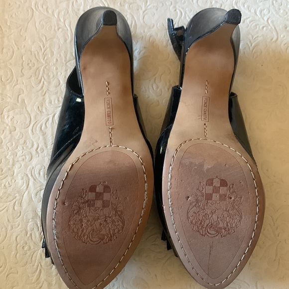 VINCE CAMUTO black patent leather sling back shoes. - Picture 4 of 7